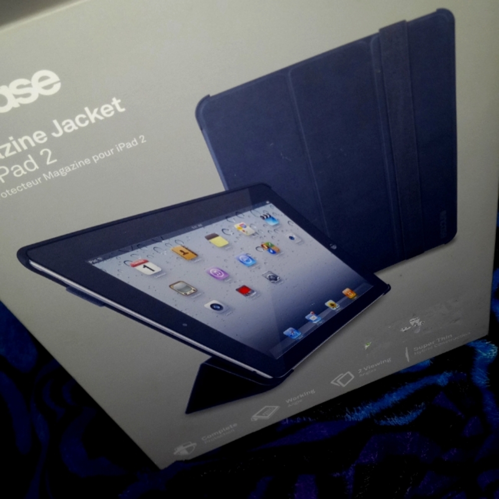 LAST CHANCE SALE ONLY $8 NIB INCASE Magazine Jacket for IPad 2